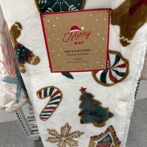 Holiday Plush Throw Blanket - White and Green
